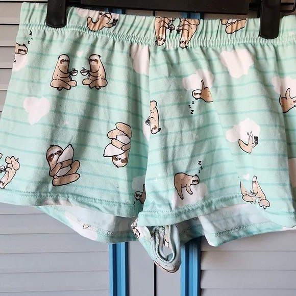 Weekend Edition Sloth Pajama Set โ Womenโs XS - Picture 7 of 12